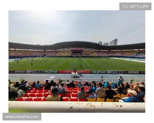 2025中甲大连鲲城队观众热情高涨总人数达75534场均超5000人